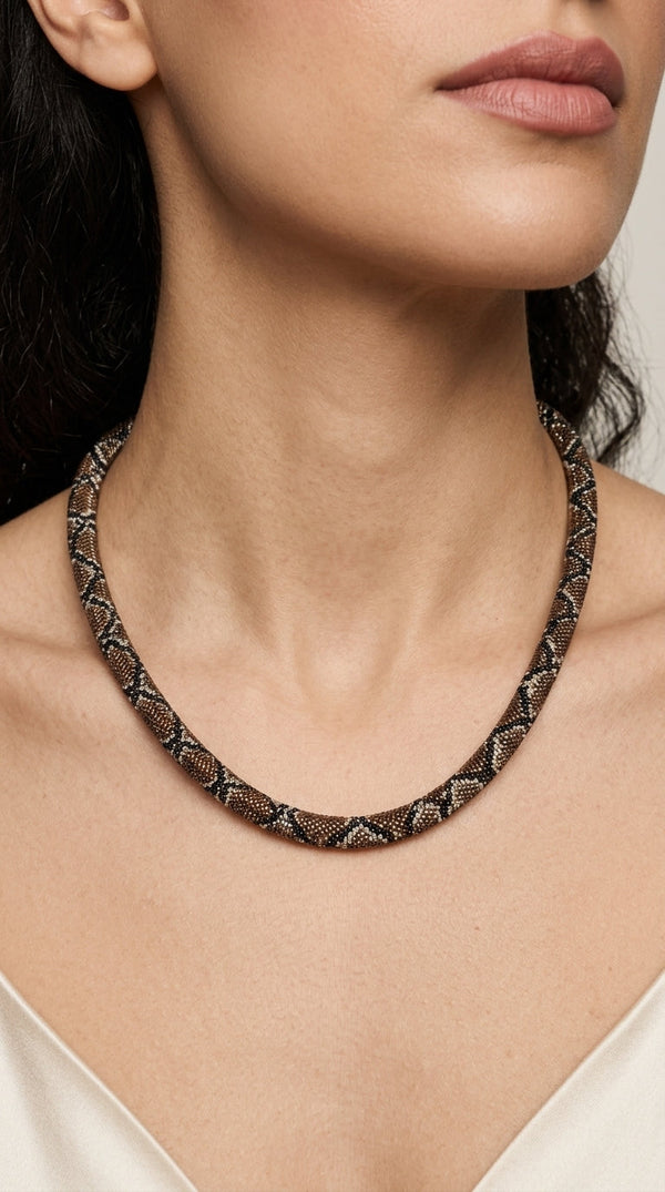 Collier Serpent porté