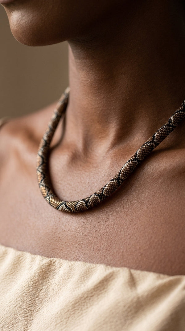 Collier Serpent porté